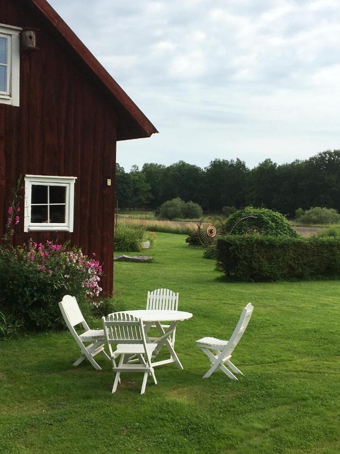 Liten Stuga Mitt I Naturen Pa Kinnekulle Hällekis Kültér fotó